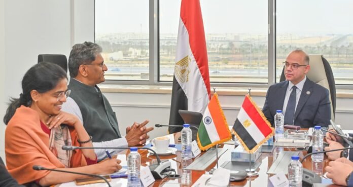L’Égypte et l’Inde ont examiné les moyens de renforcer les relations économiques, commerciales et d’investissement entre les deux pays, ainsi qu’un certain nombre de questions clés d’intérêt commun visant à élever le niveau de coopération bilatérale, selon un communiqué publié par le ministère égyptien de l’Investissement.